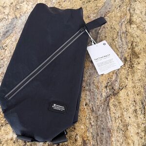 lululemon athletica Black Fast Track Bag